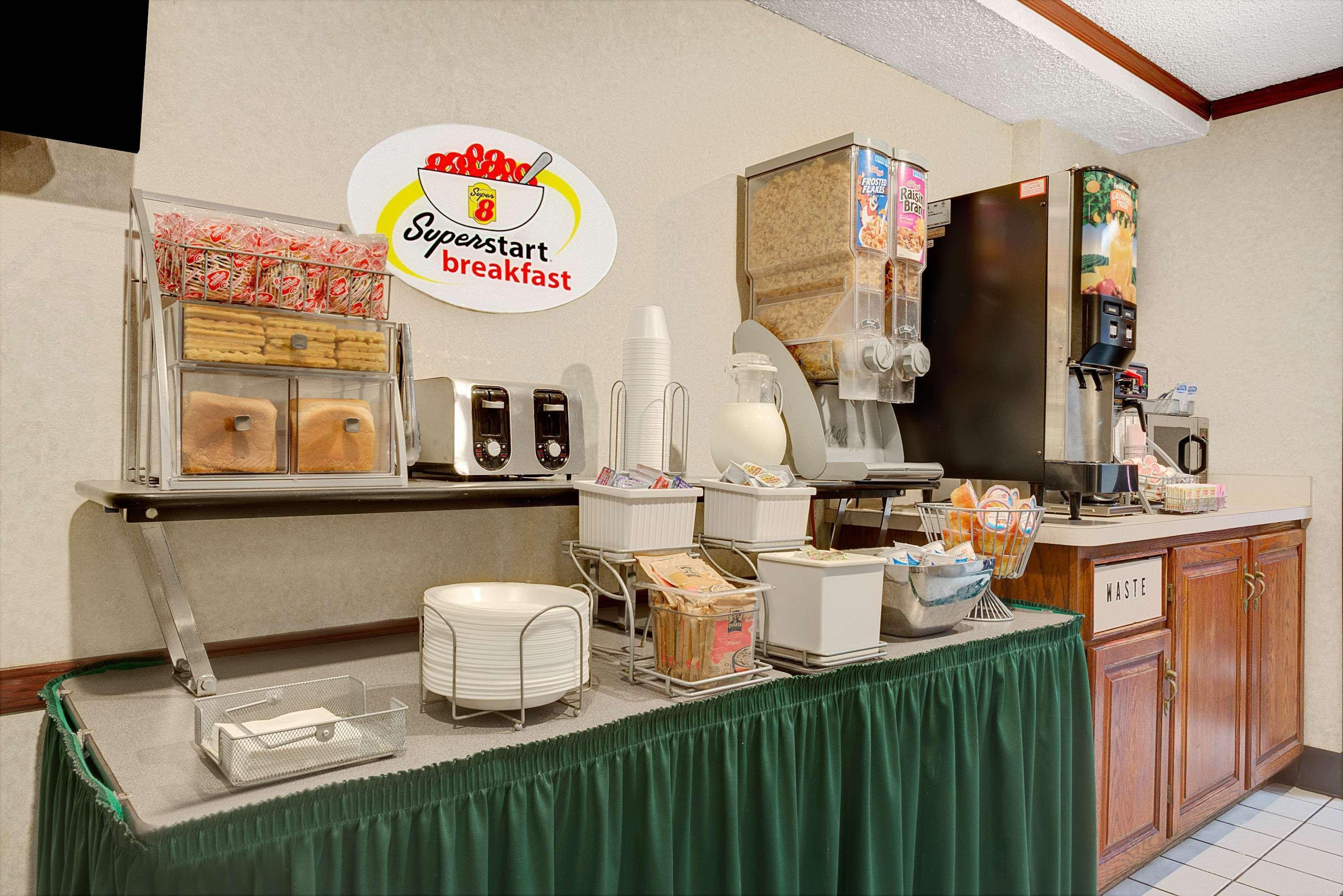 Super 8 By Wyndham Kenmore/Buffalo/Niagara Falls Area Zewnętrze zdjęcie